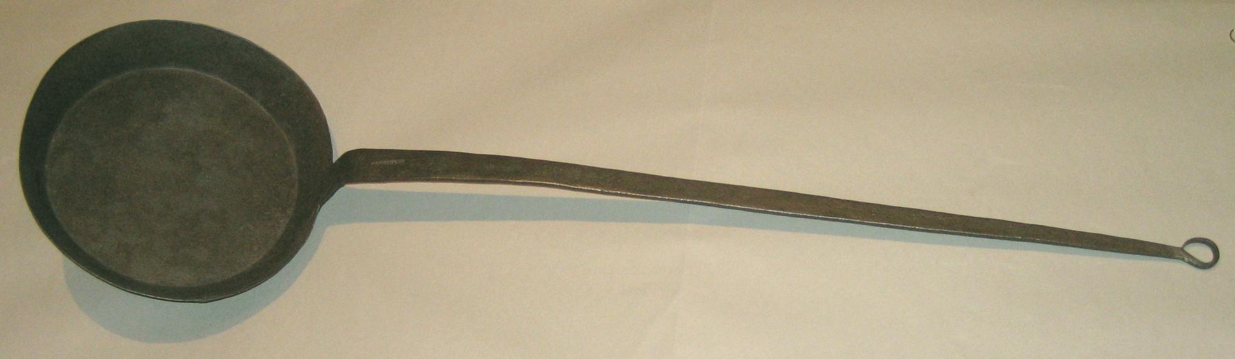 1965.2707 Fry pan