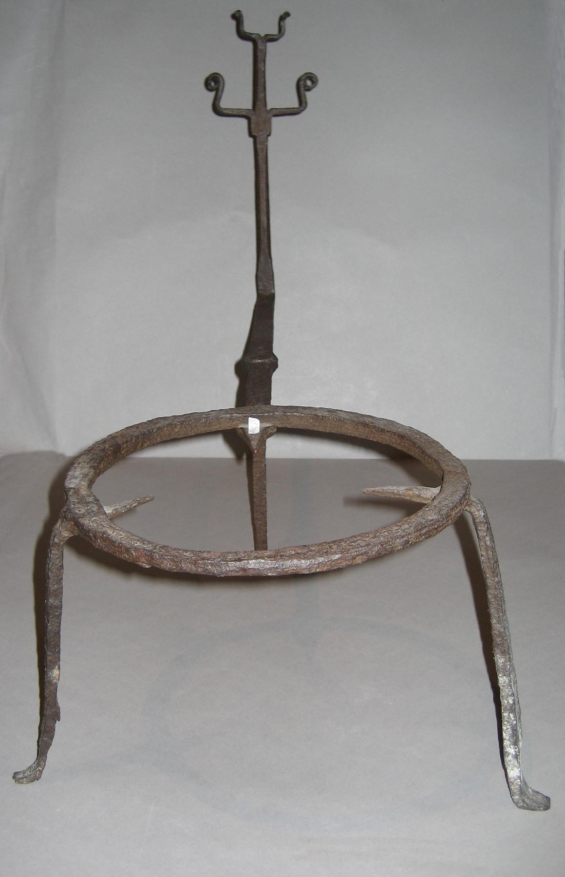 1965.2708 Trivet