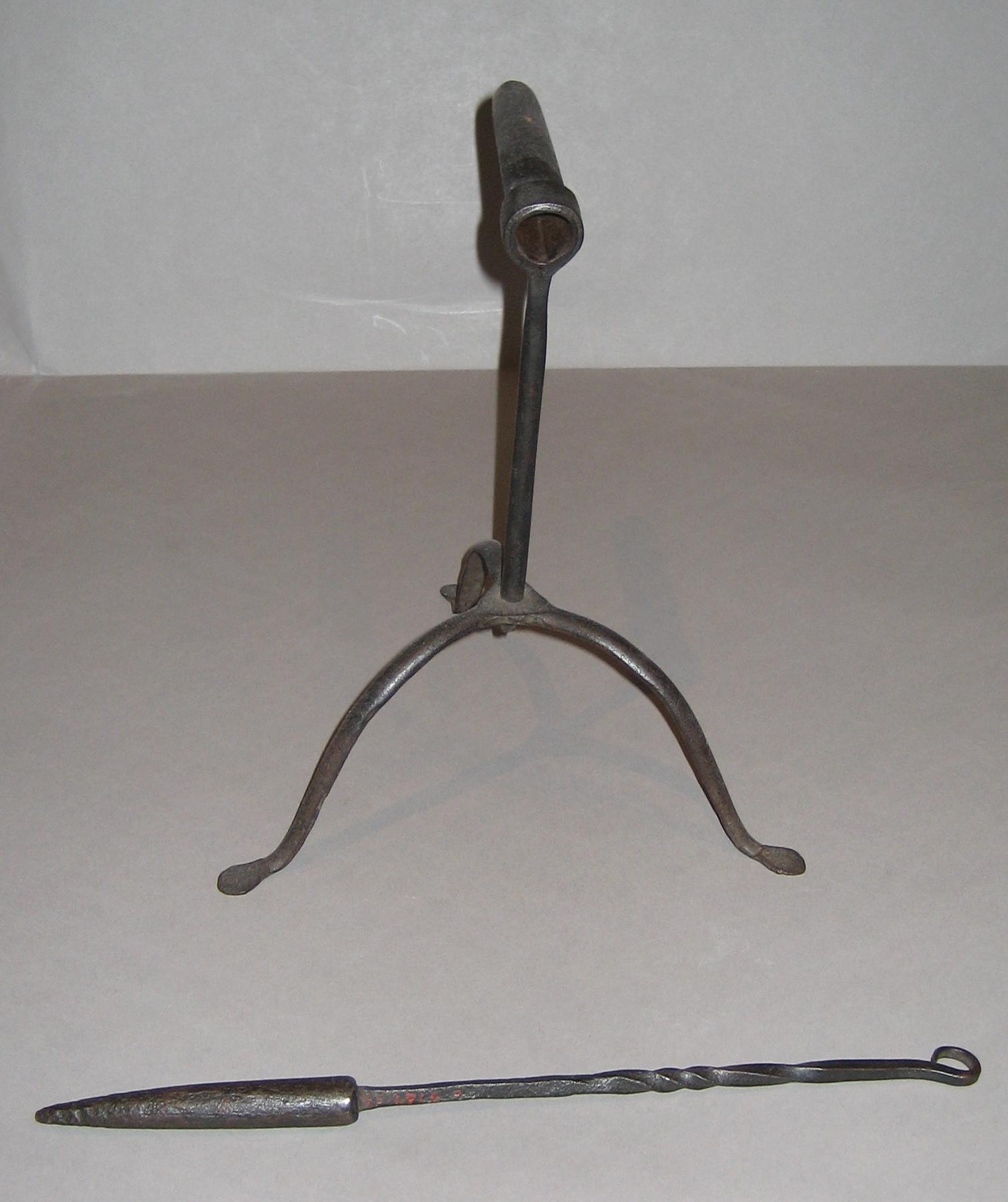 1965.2710 A, B Goffering iron