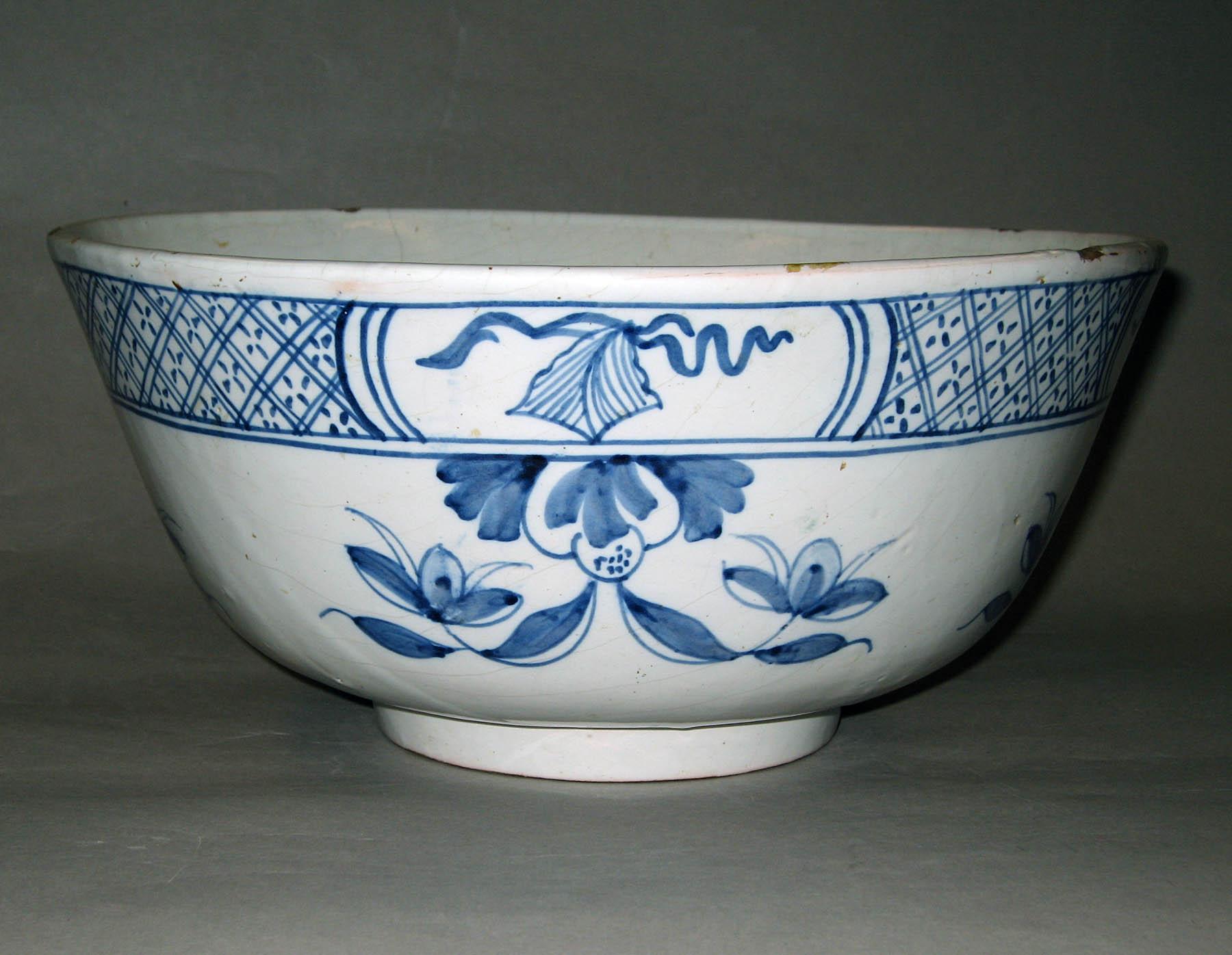 1956.0038.075 Earthenware bowl