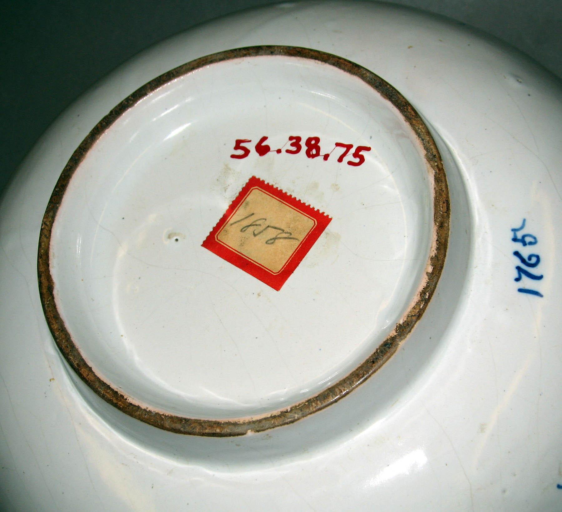 1956.0038.075 Earthenware bowl (underside)