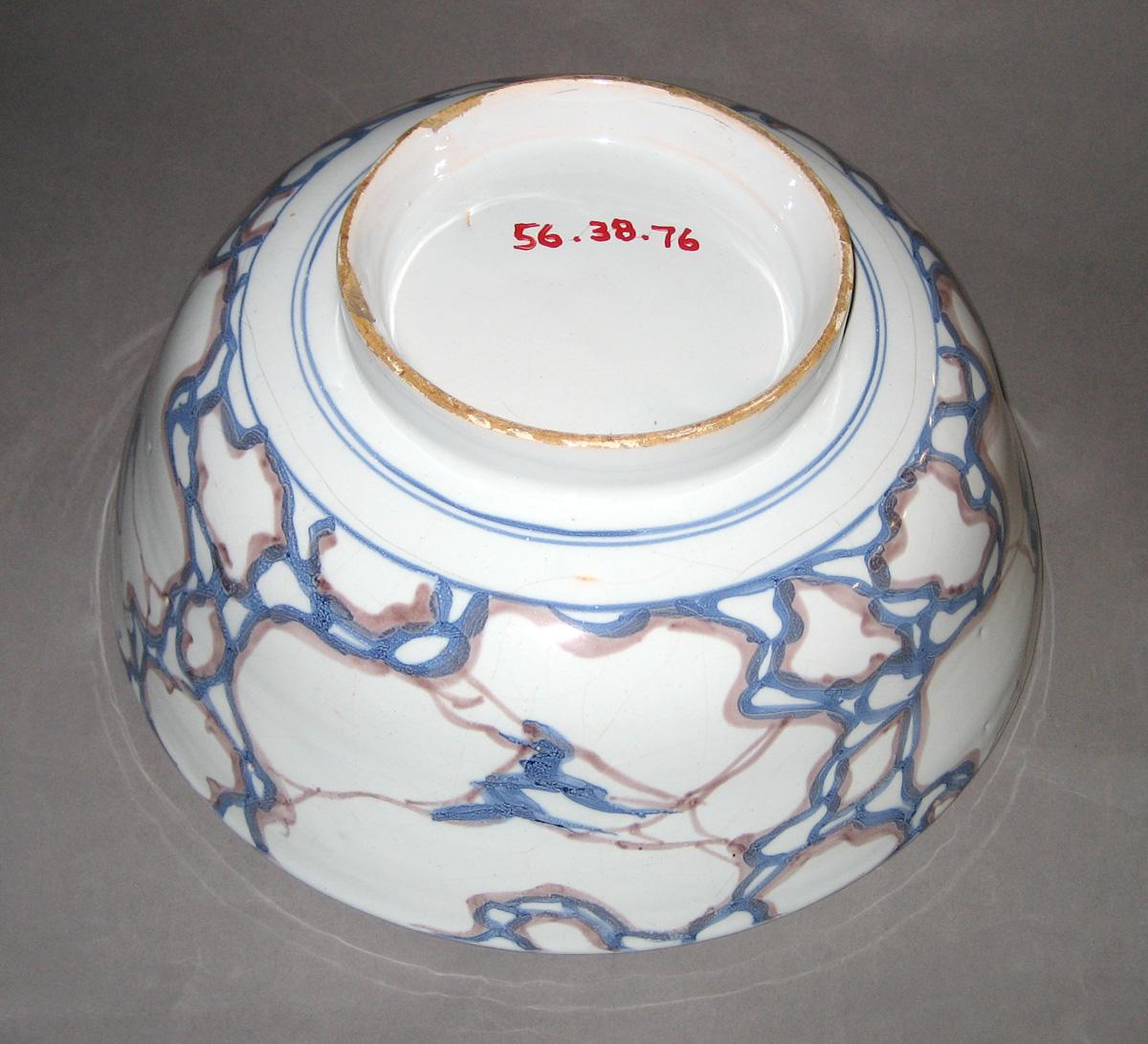 1956.0038.076 Delftware punch bowl bottom