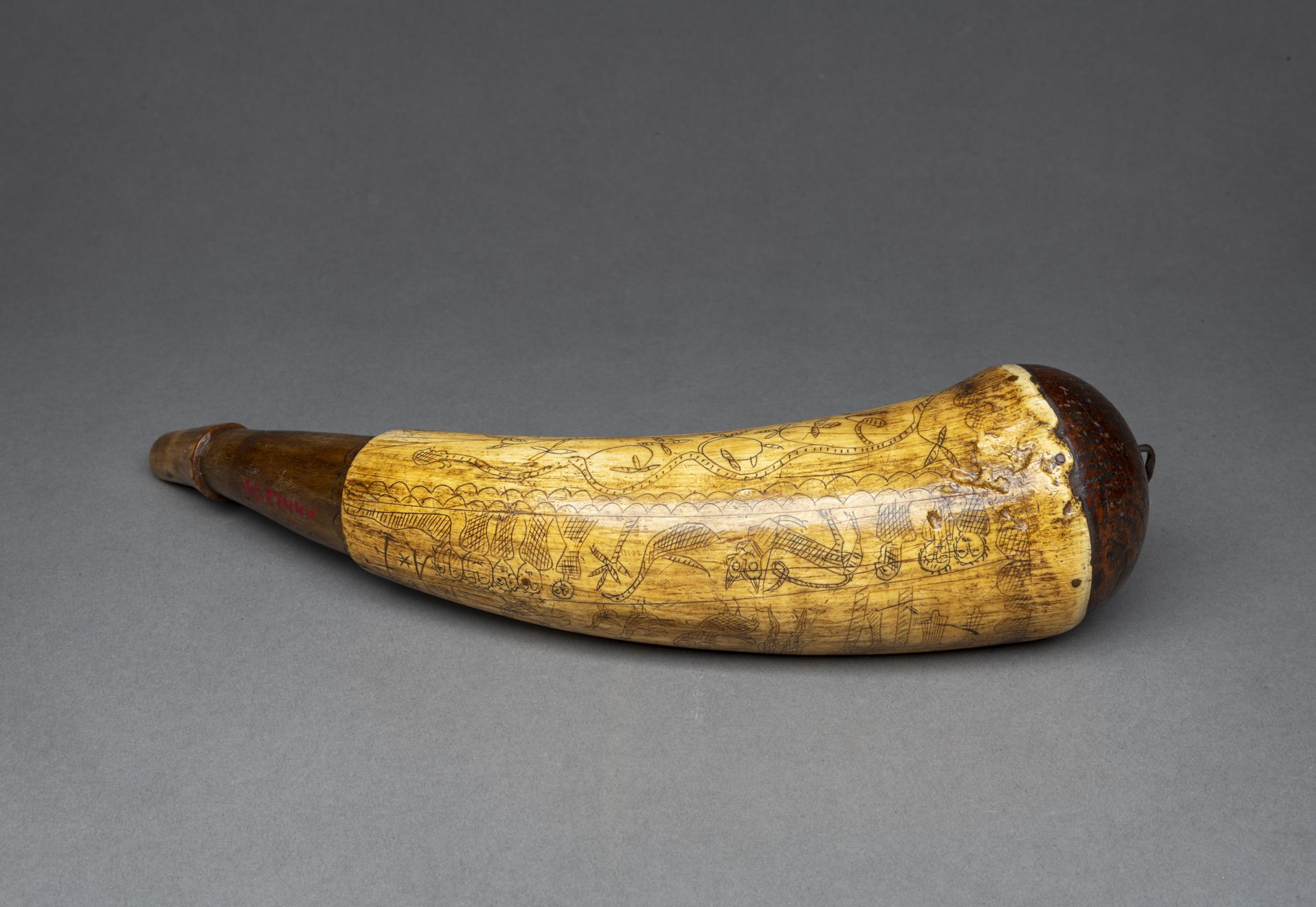 1965.2744 A Powder horn, view 5