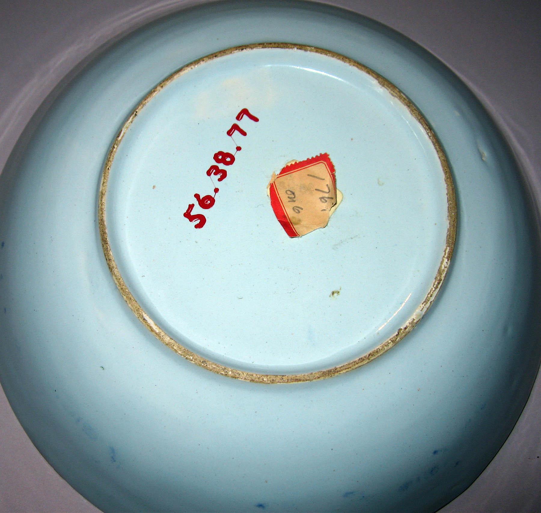 1956.0038.077 Delftware dish (underside)