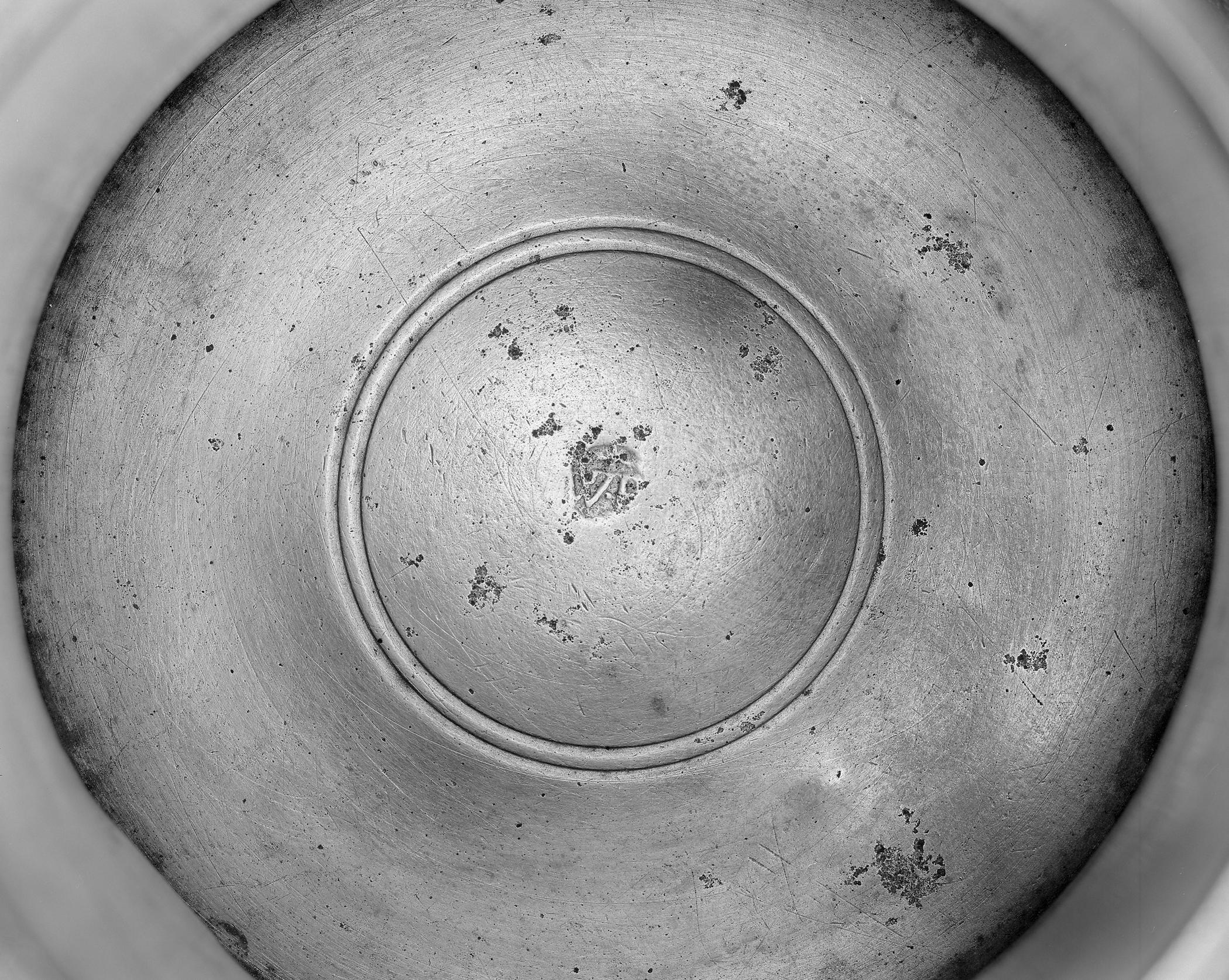 1965.2751 Pewter tankard (mark)