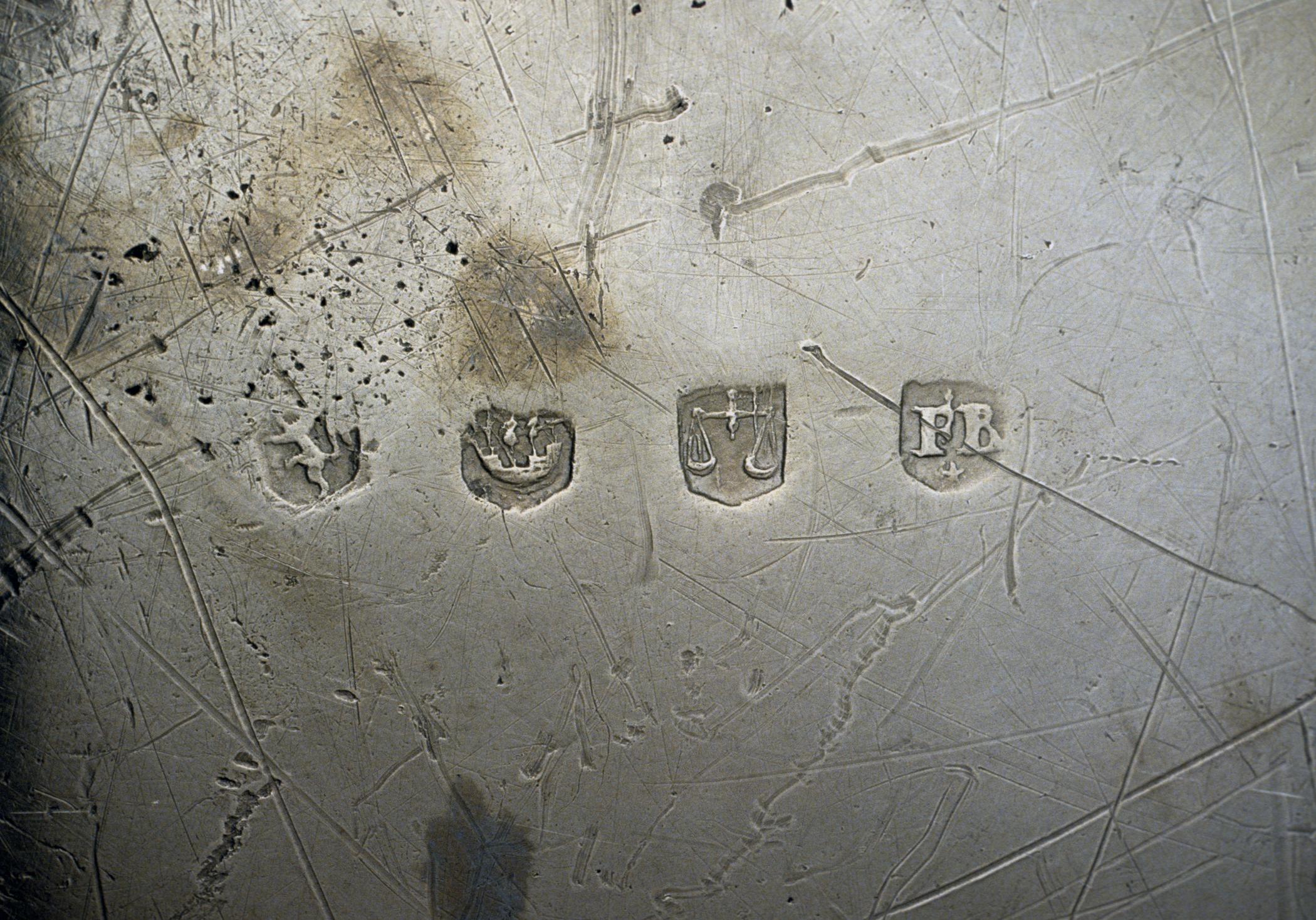 1965.2753 Pewter dish (marks)