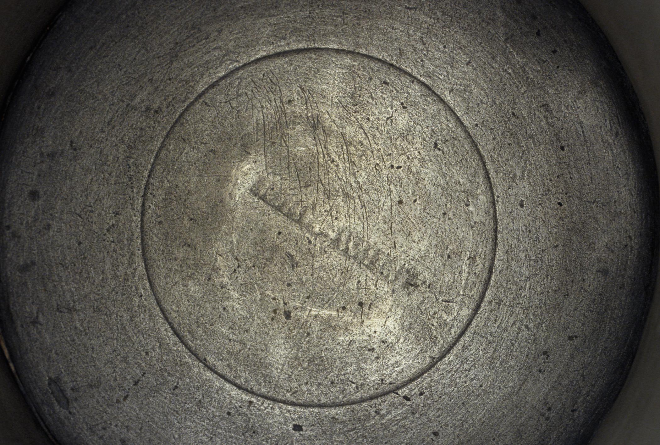 1965.2759 Pewter tankard (mark)