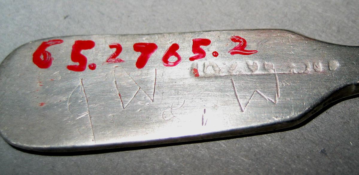 1965.2765.002 Spoon (mark)