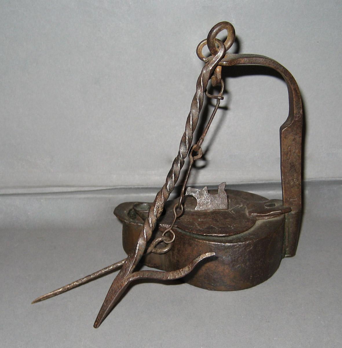 1965.2794 Lamp