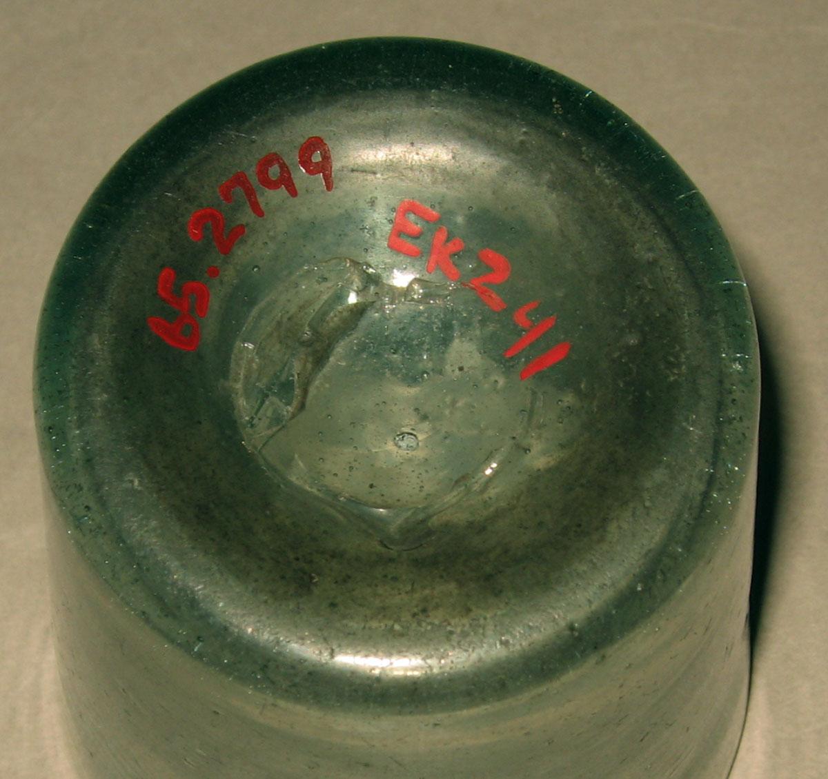 1965.2799 Glass tumbler (underside)