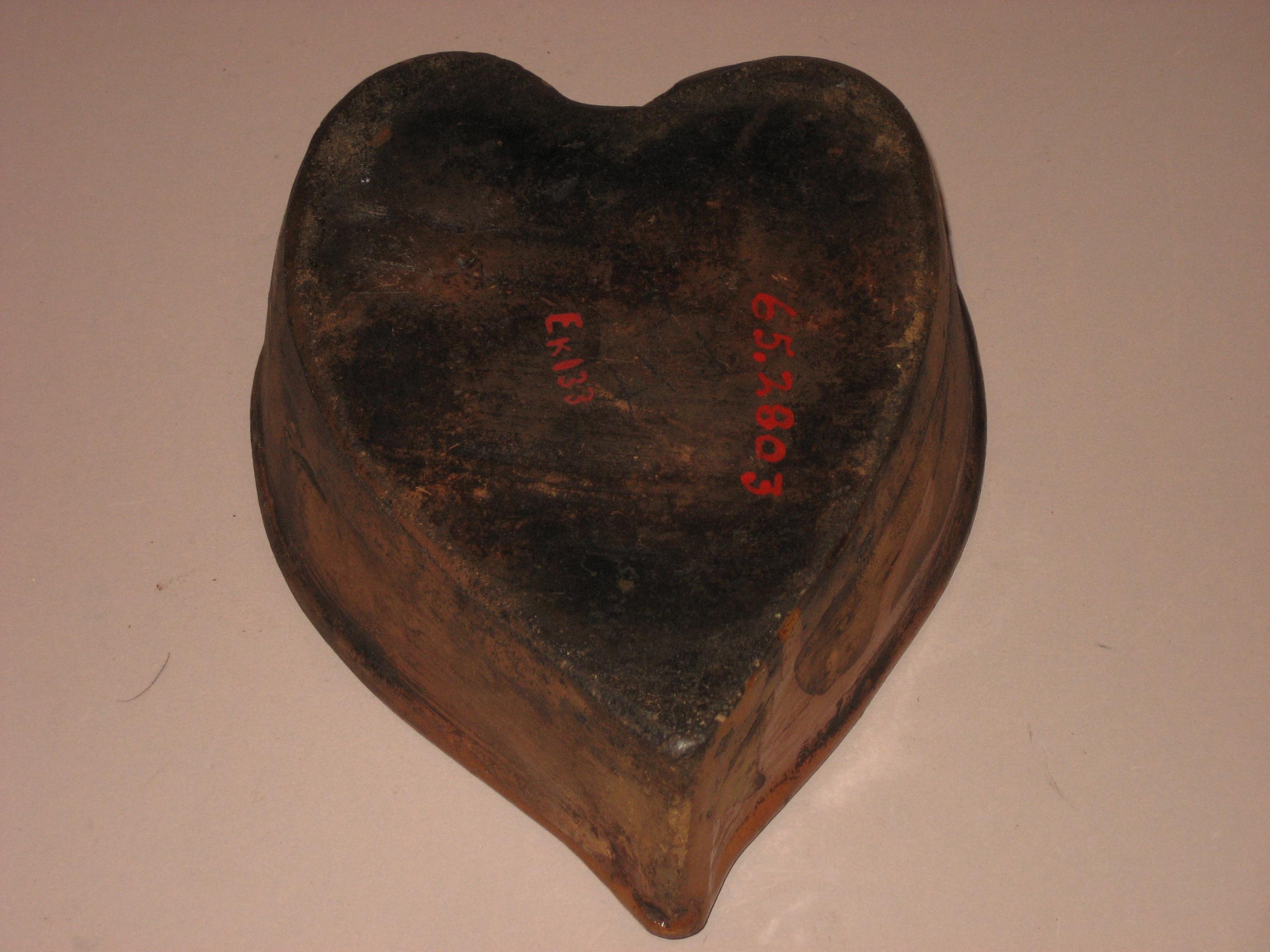 1965.2803 Mold (underside)