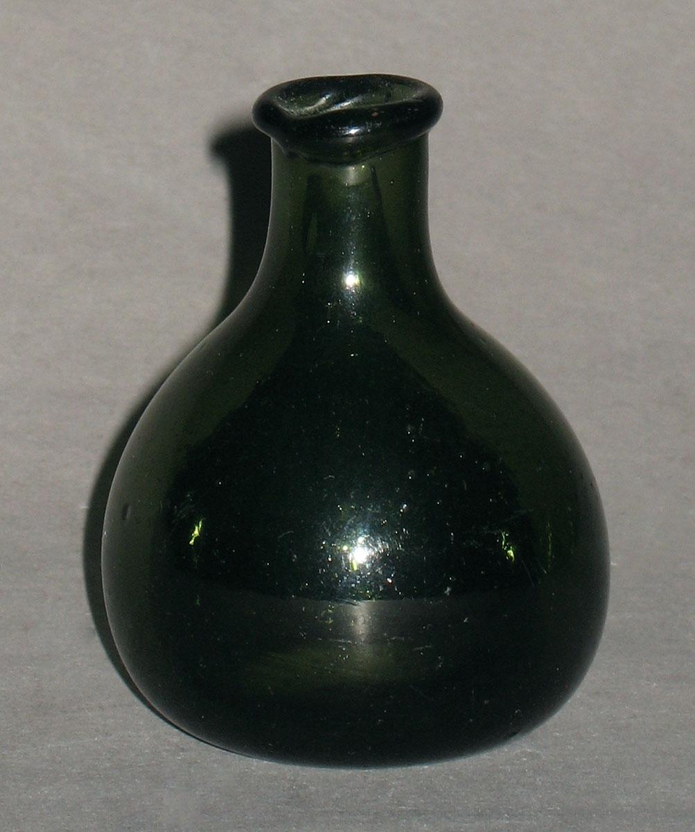 1965.2823 Glass bottle