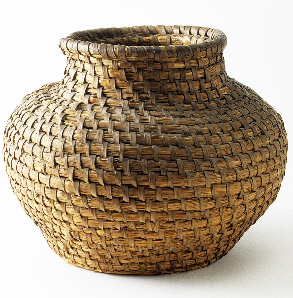 1965.2839 Hamper