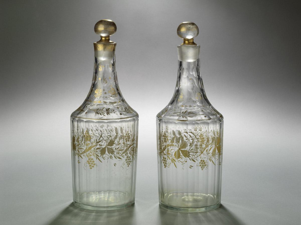 1965.2848, 1965.2849 Gilded glass decanters (pair) view 2