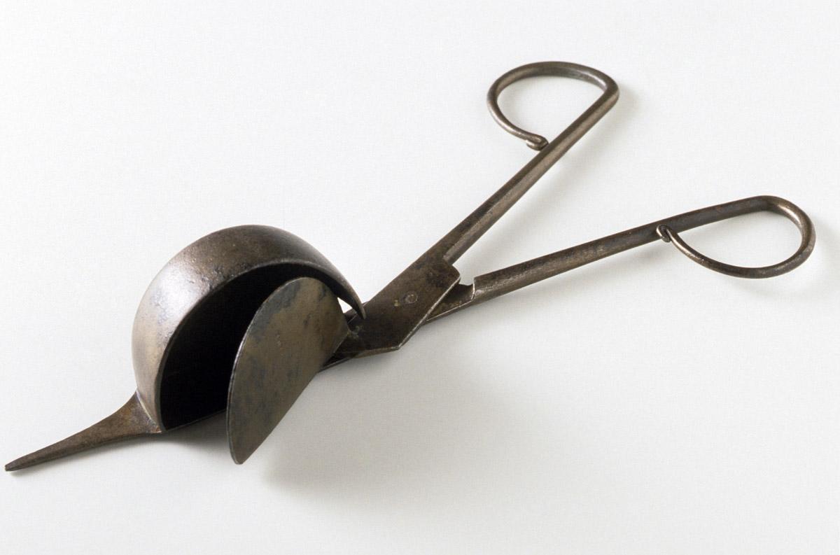 1965.2861 Snuffer