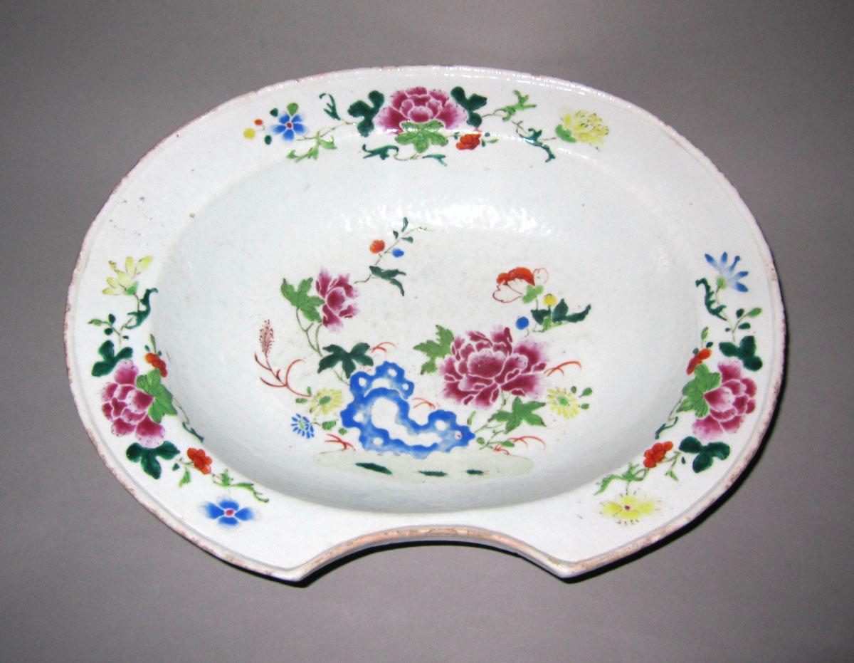 1956.0038.096 Porcelain apothecary bowl