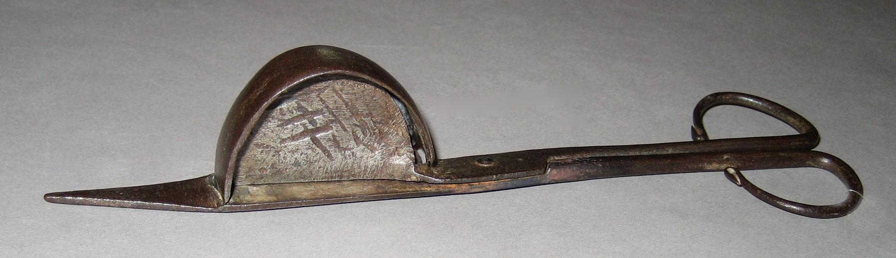 1965.2878 Snuffer