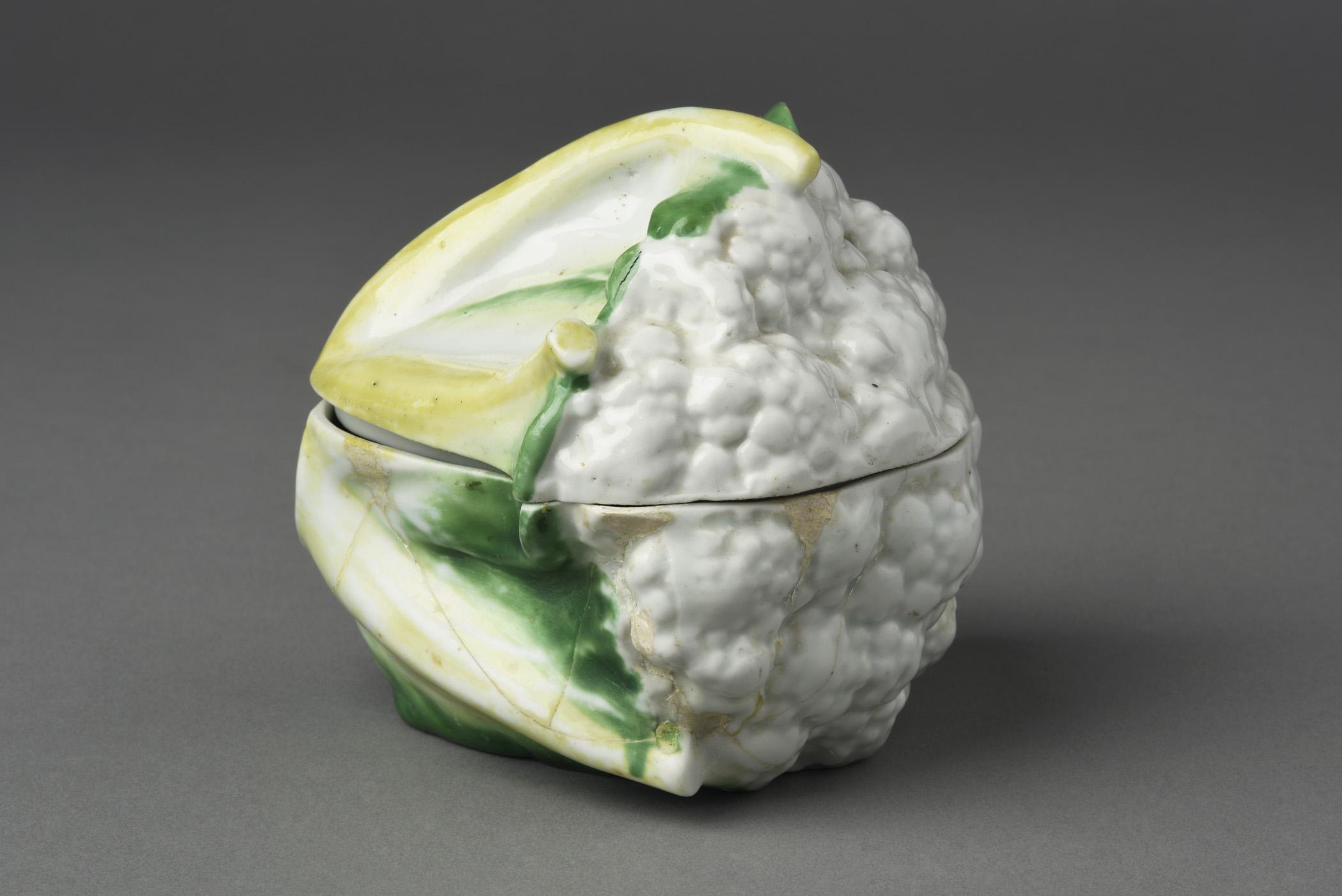 1965.2880 A Tureen, B Lid, view 1