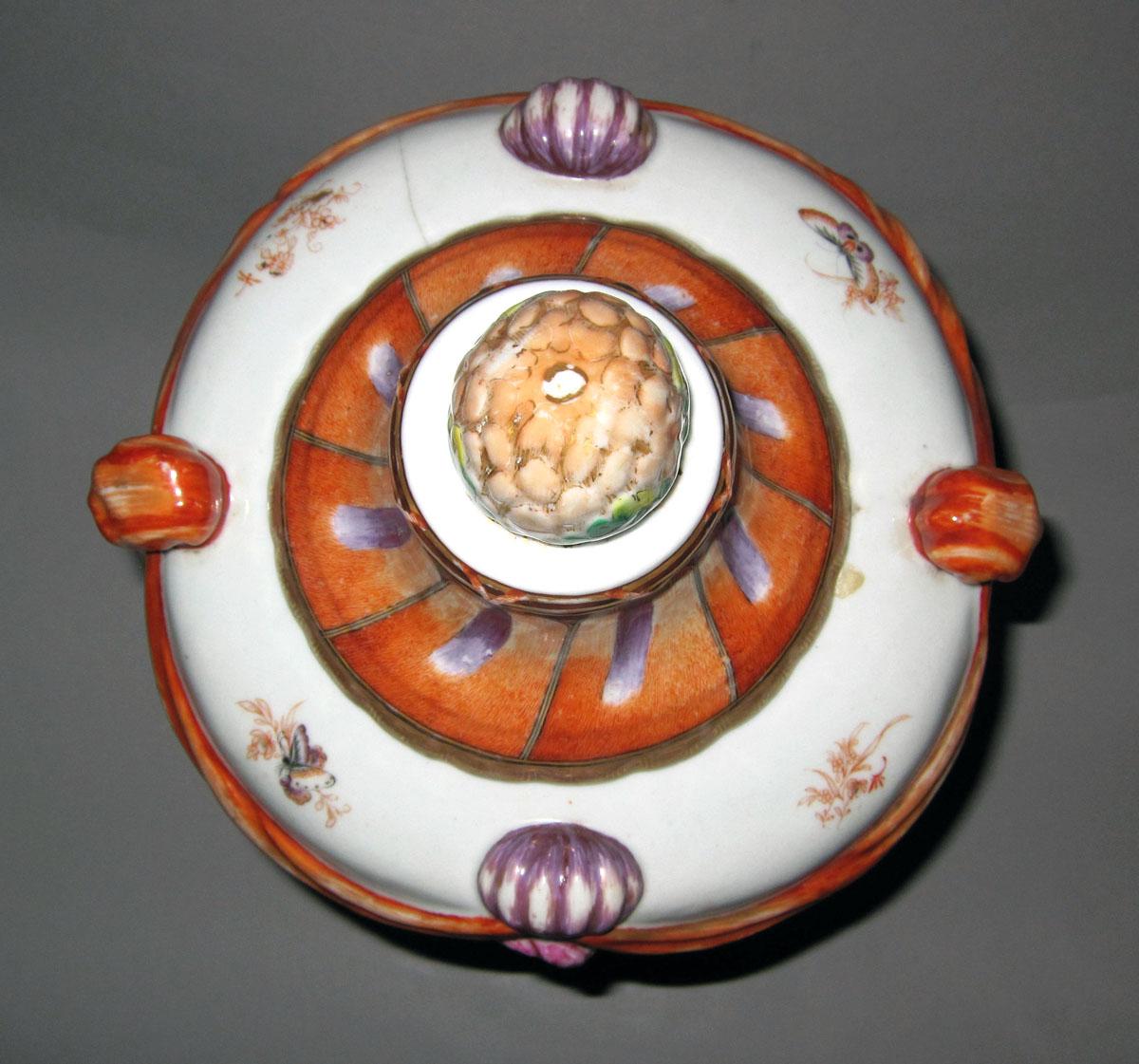 1965.2890 A,B Porcelain urn top