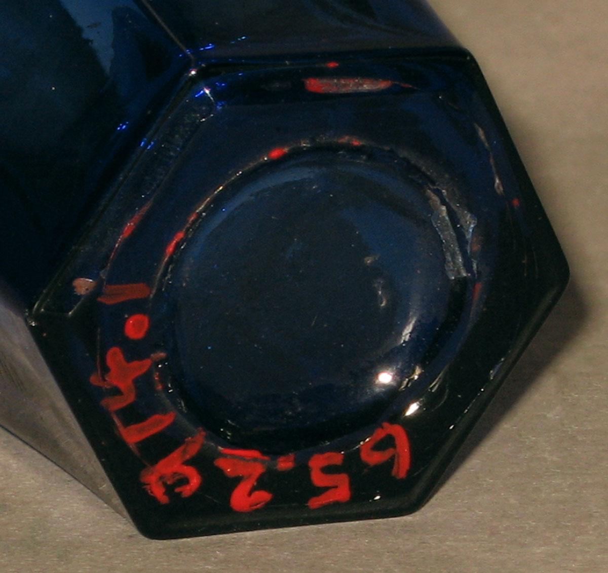 1965.2914.001 Glass tumbler (underside)