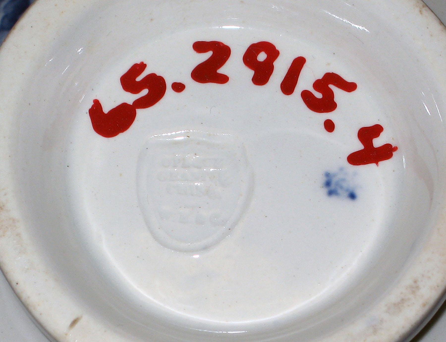 1965.2915.004 Ridgway earthenware tea bowl, detail