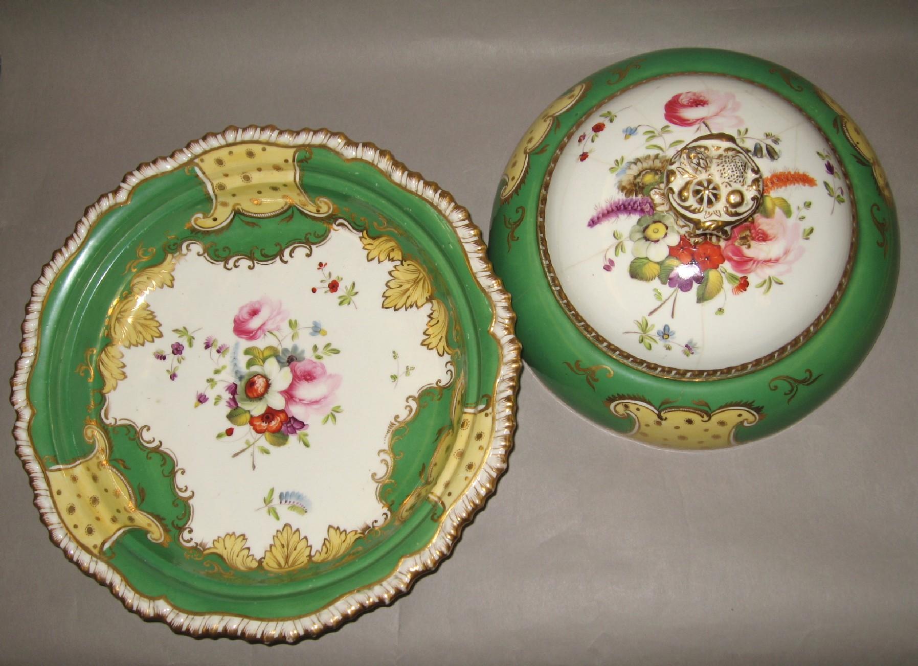 1965.2917.003 Soft-paste porcelain covered dish