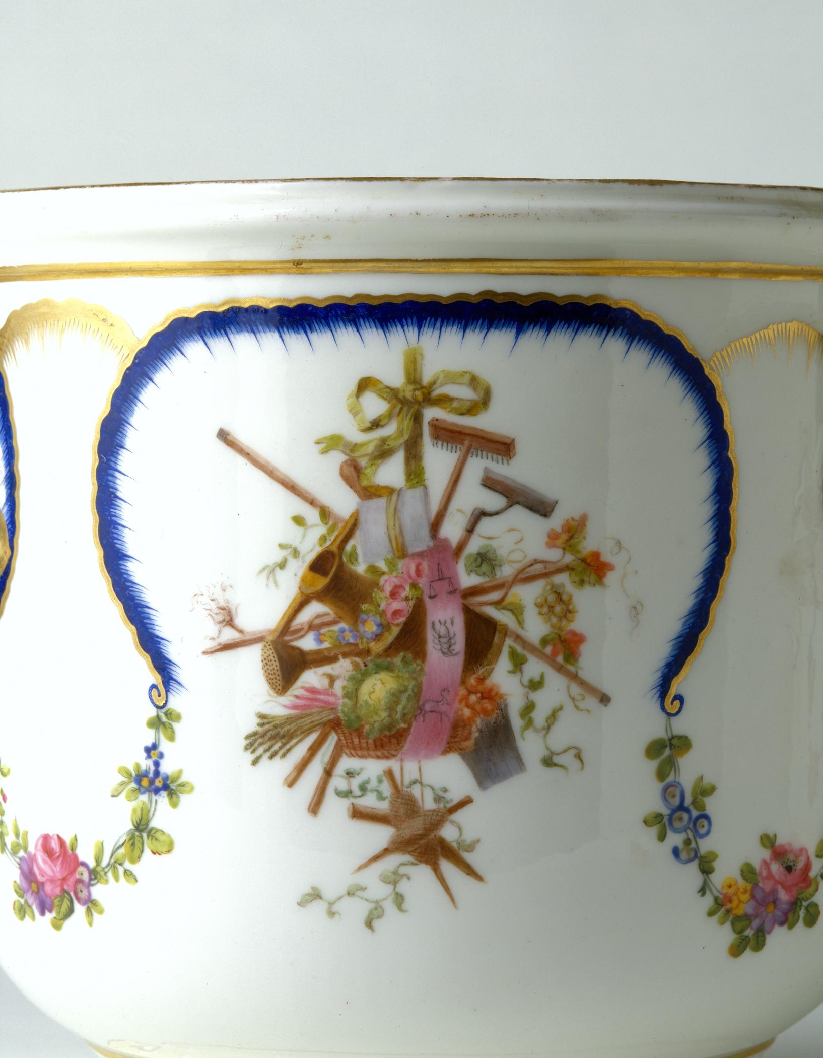 1965.2919.003 Sevres porcelain jardiniere (Detail 2)