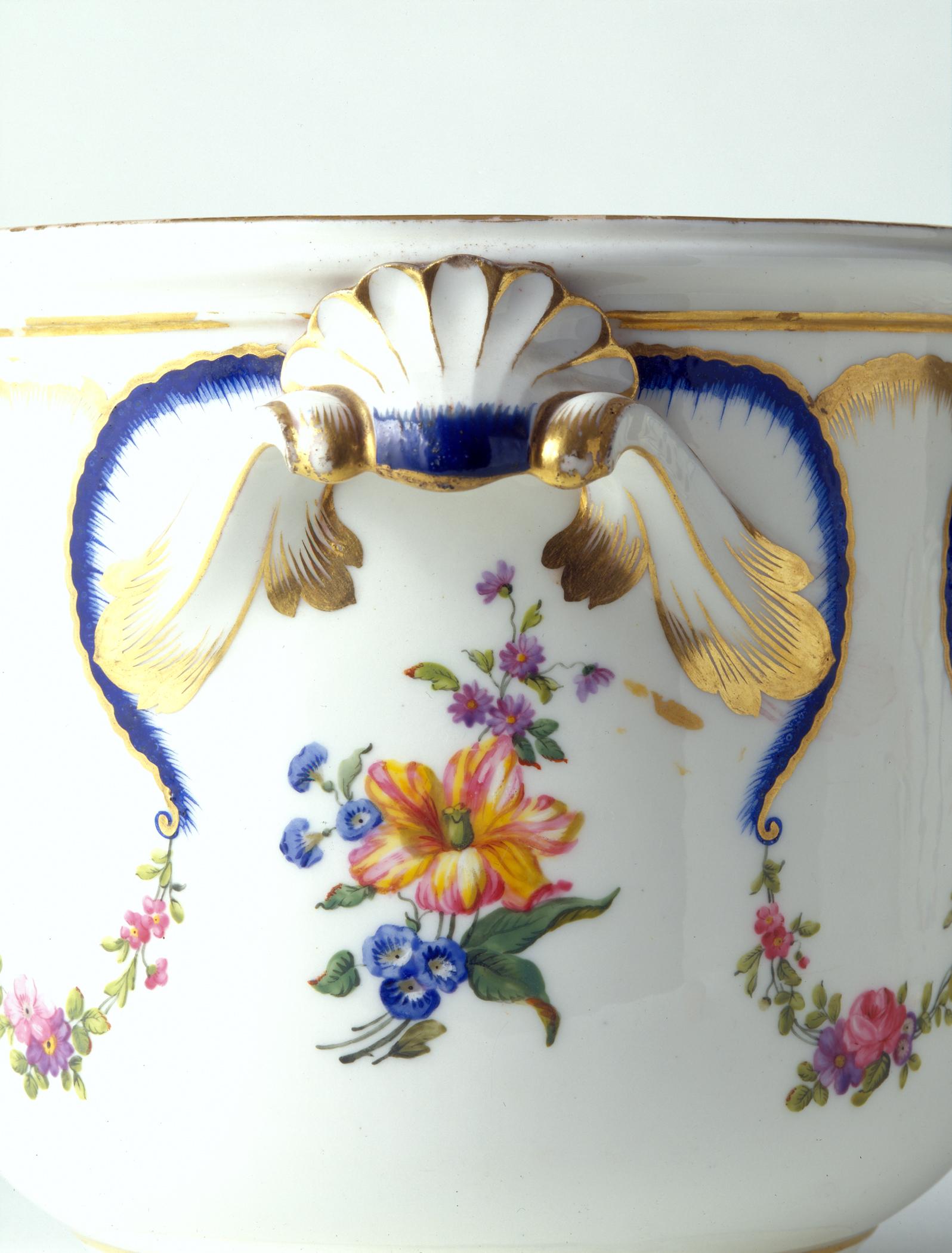 1965.2919.003 Sevres porcelain jardiniere (Detail 3)