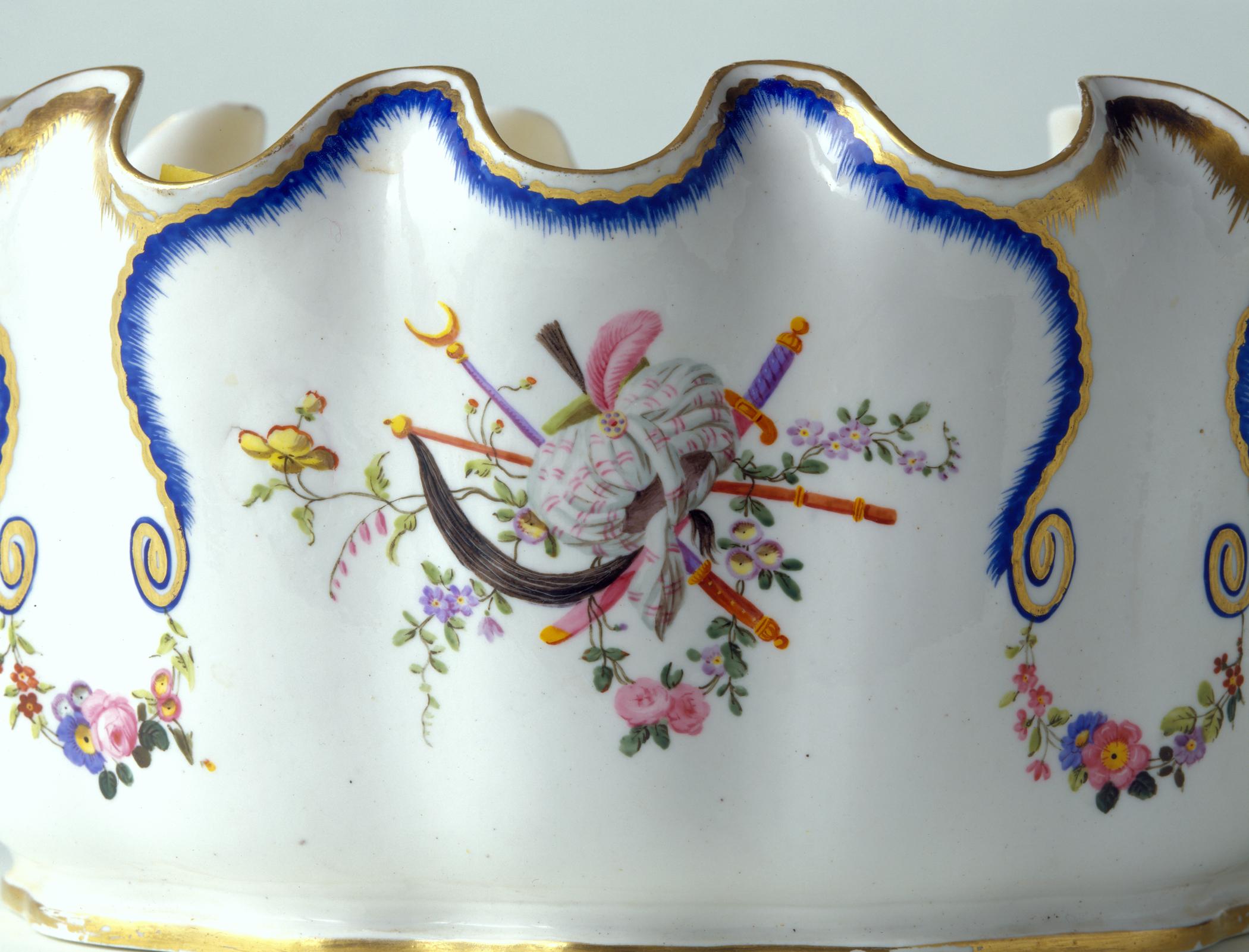 1965.2919.004 Porcelain monteith (Detail 2)