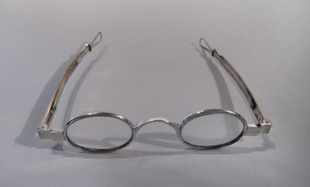 1965.2923 A Spectacles, view 3