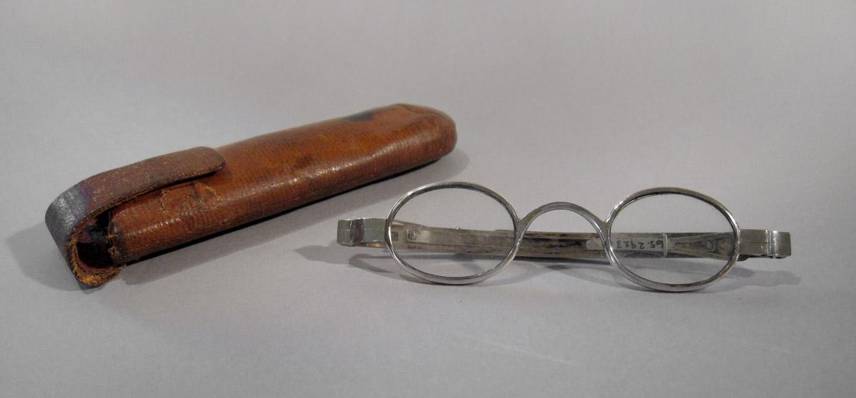 1965.2923 A Spectacles, B Spectacles case