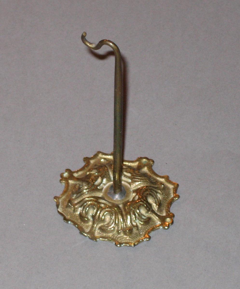 1965.2933.001 Medal stand