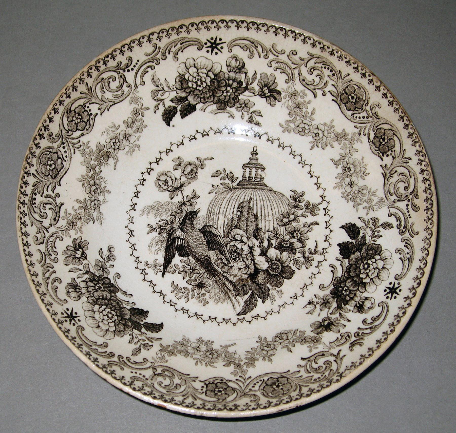 2006.0010.004 B Earthenware saucer