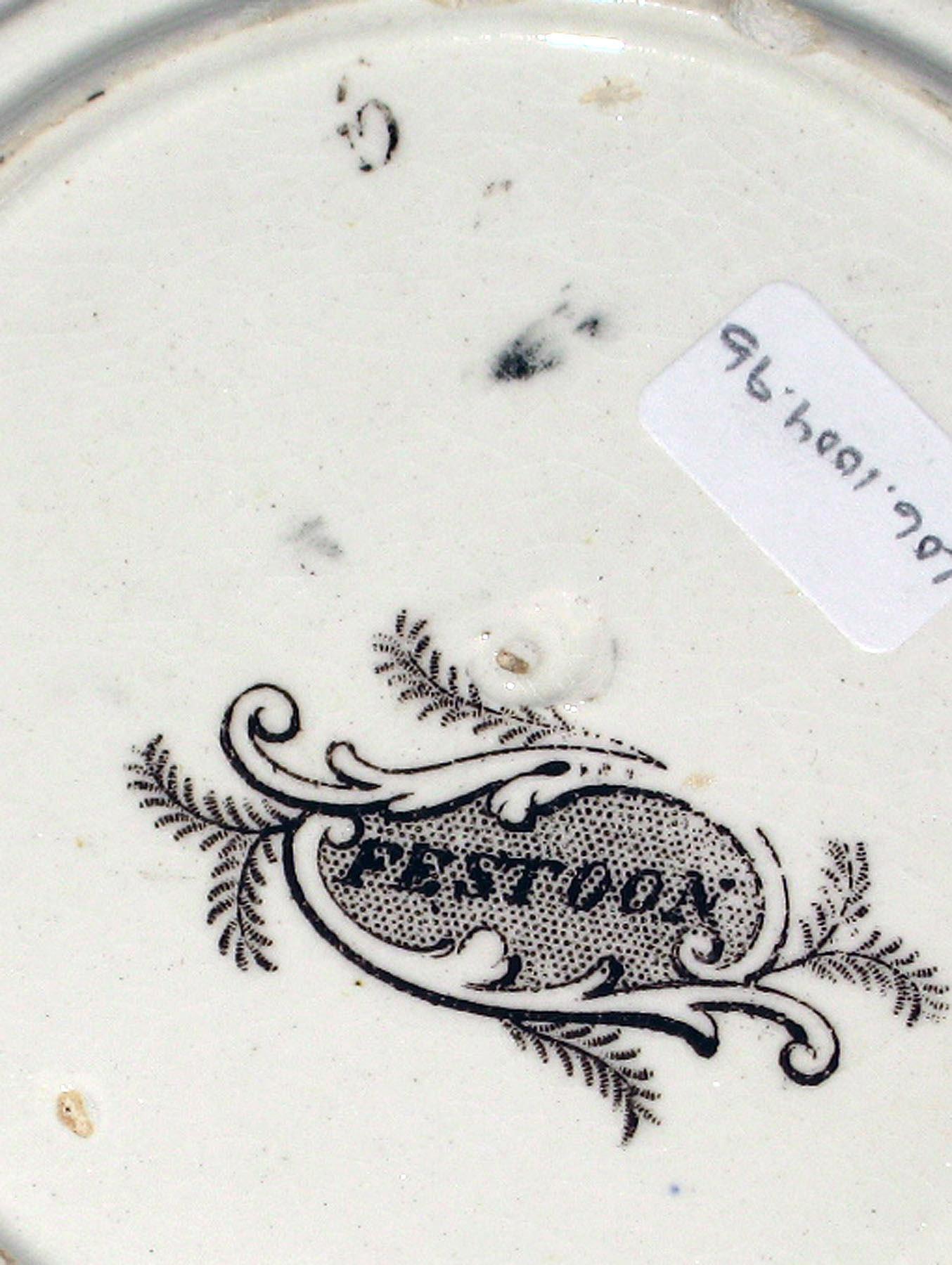 2006.0010.004 B Earthenware saucer, detail