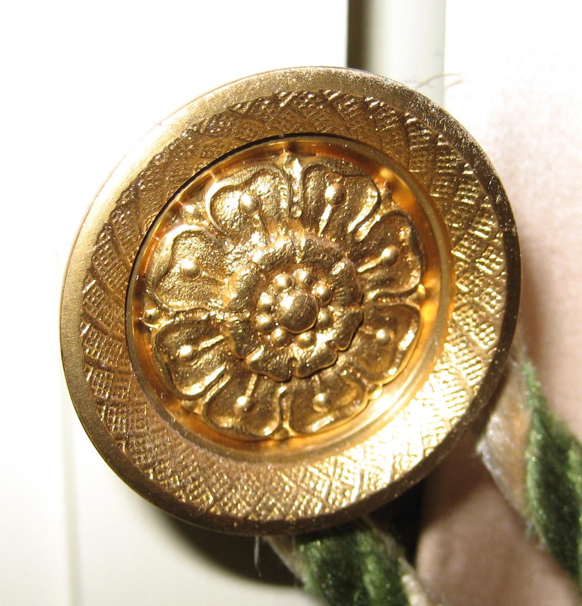 1965.3016.001 Cloak Pin