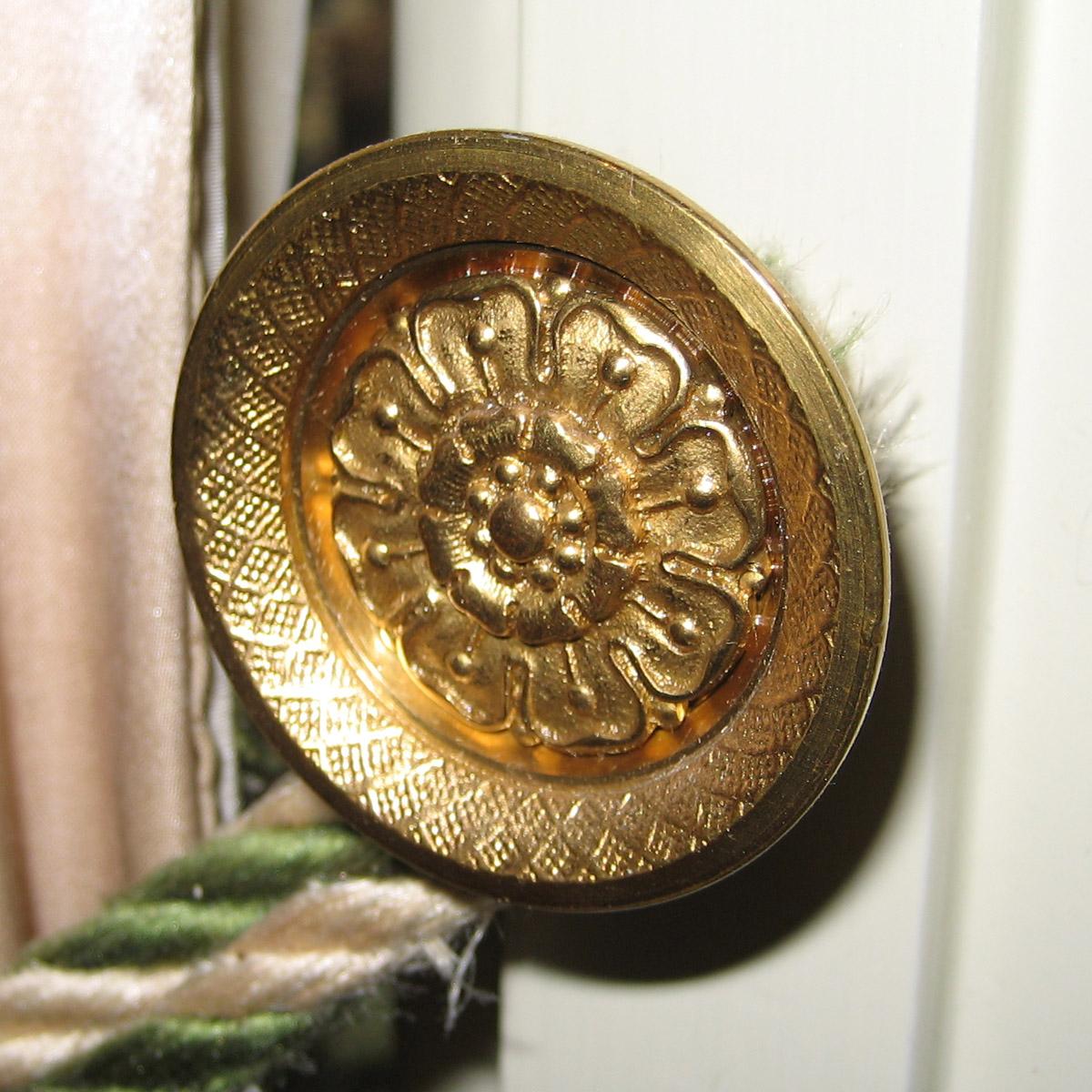 1965.3016.002 Cloak Pin
