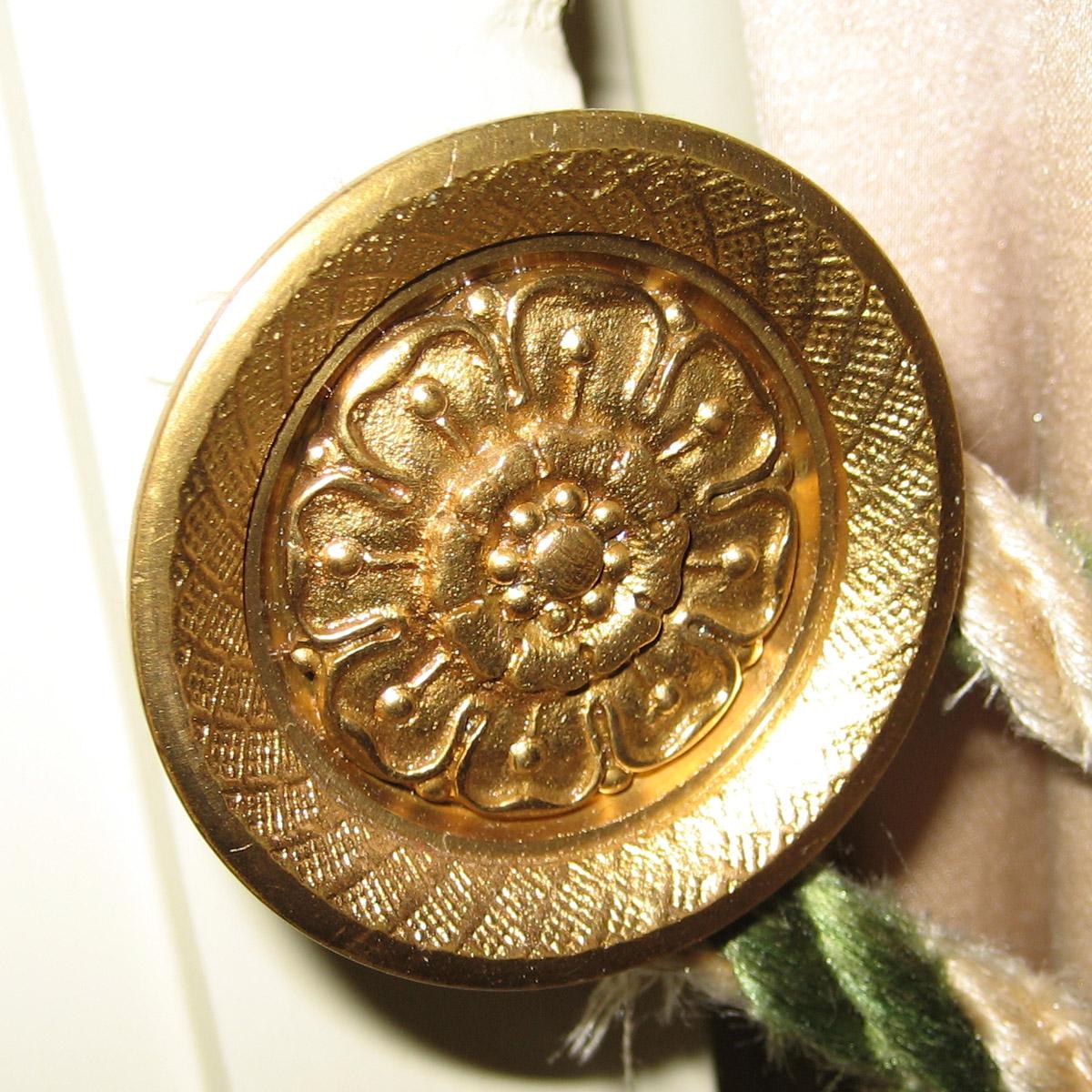 1965.3016.003 Cloak Pin