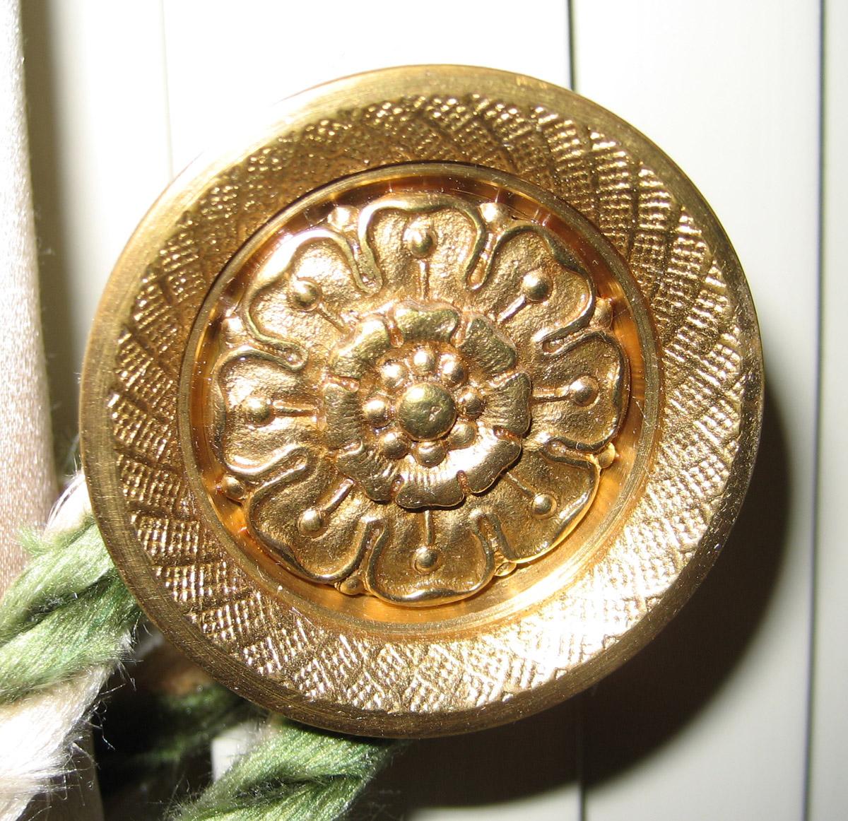 1965.3016.006 Cloak Pin