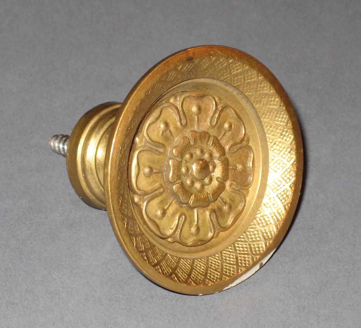1965.3016.007 Cloak pin