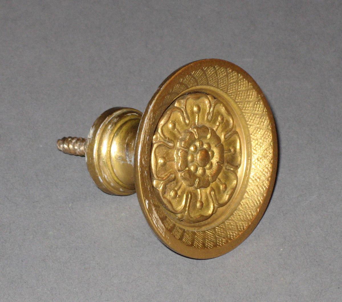 1965.3016.008 Cloak pin