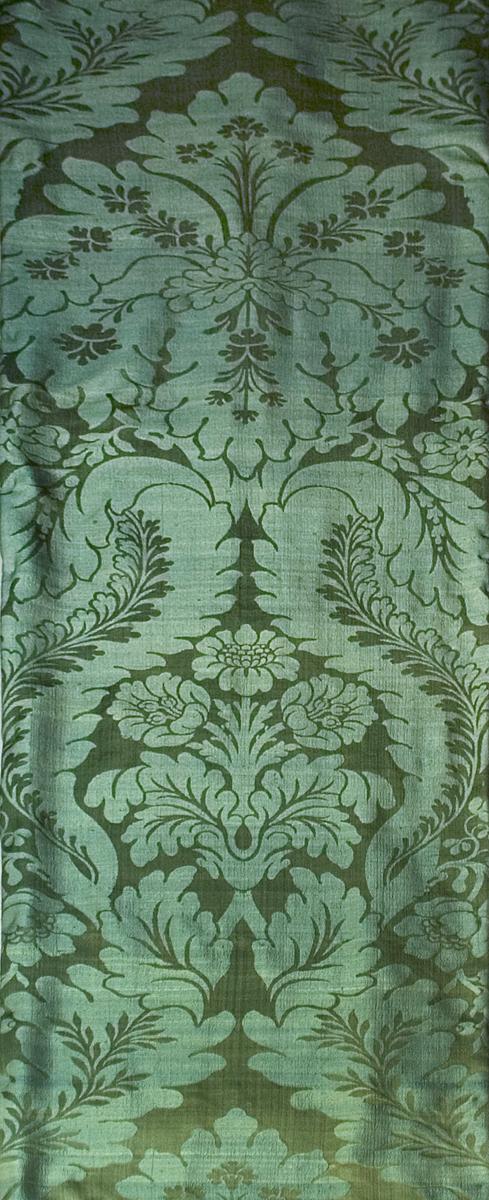 1965.3041.004 A Window Hanging, Side Curtain, Pattern Repeat-Oblique View
