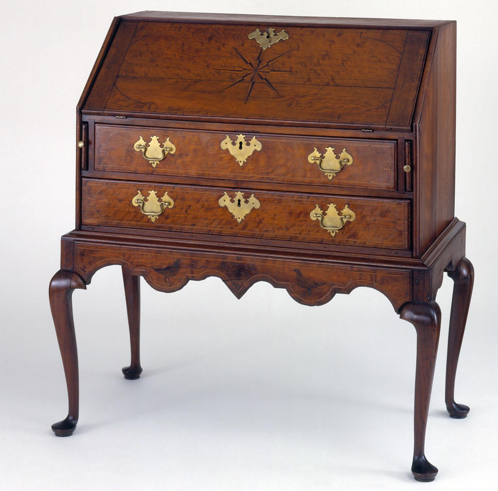 1965.3085 Desk on frame