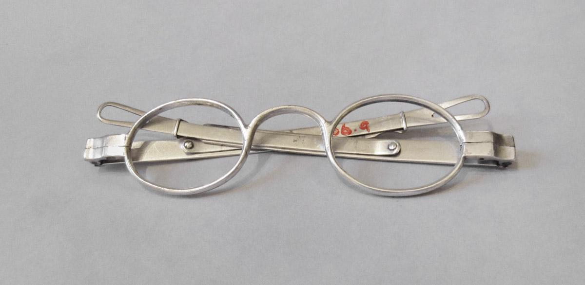 1966.0009 Spectacles, upper surface