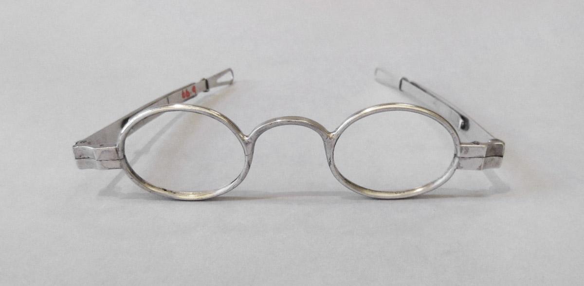 1966.0009 Spectacles, view 1