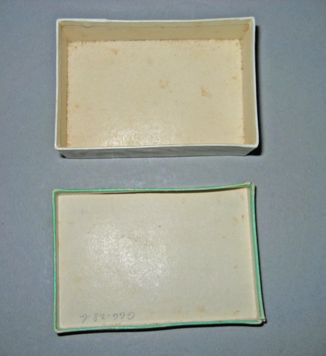1966.0028 a, b Box view 2