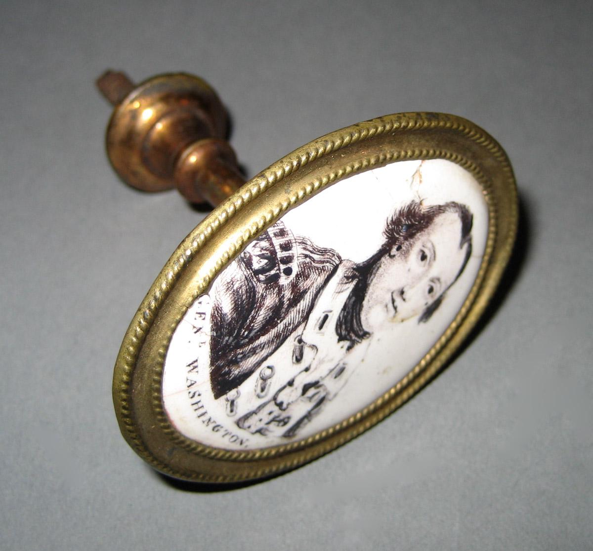 1956.0038.138 Cloak pin