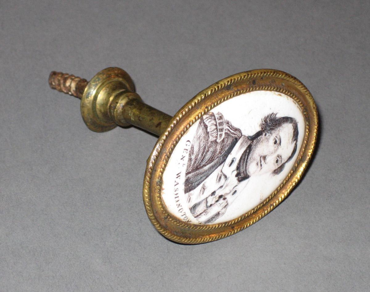 1956.0038.139 Cloak pin