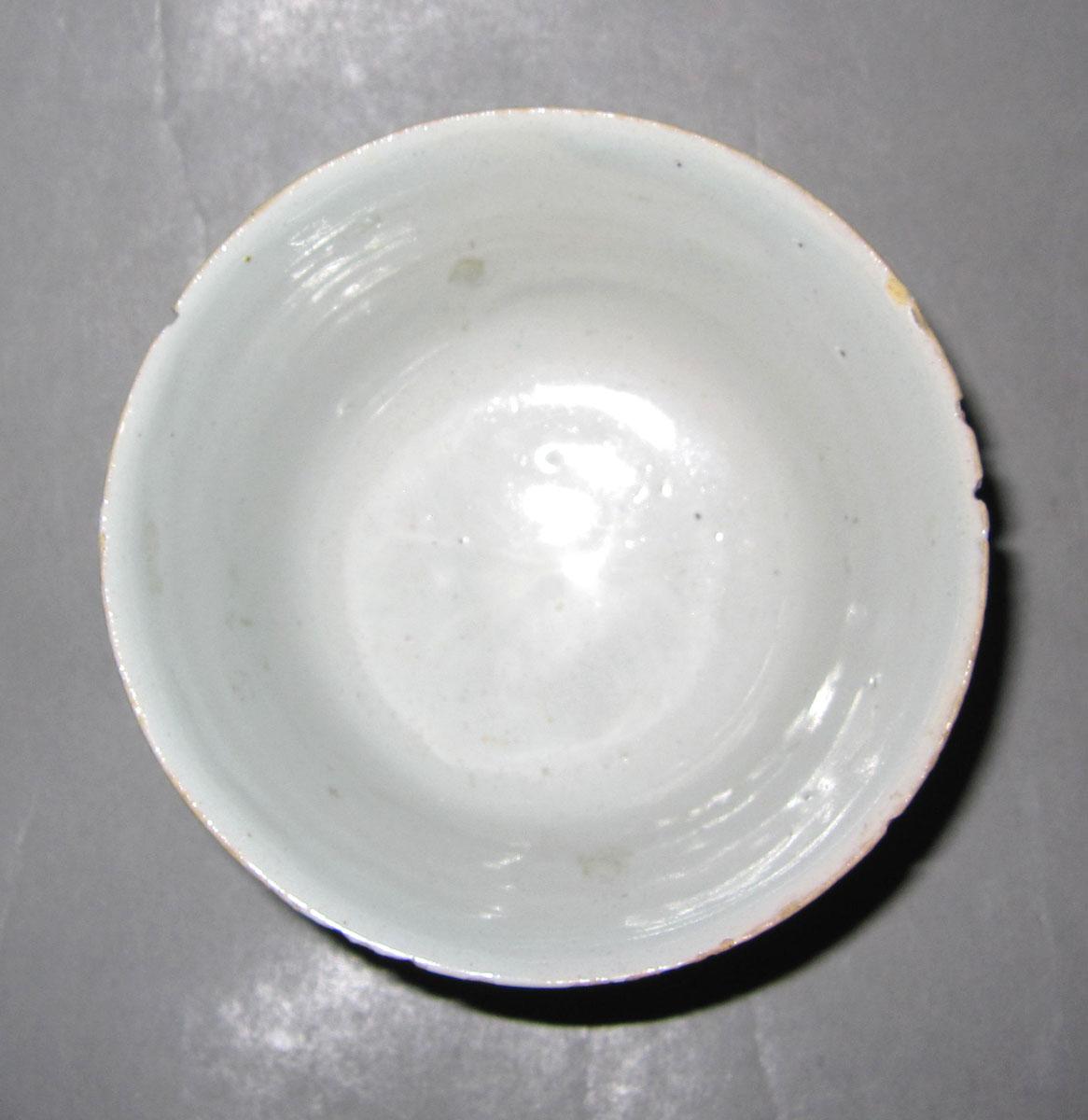 1966.0084 Earthenware cup top
