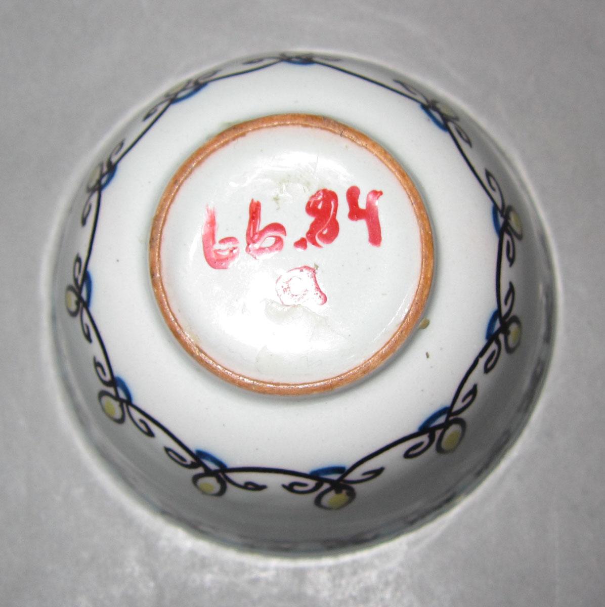 1966.0084 Earthenware cup underside