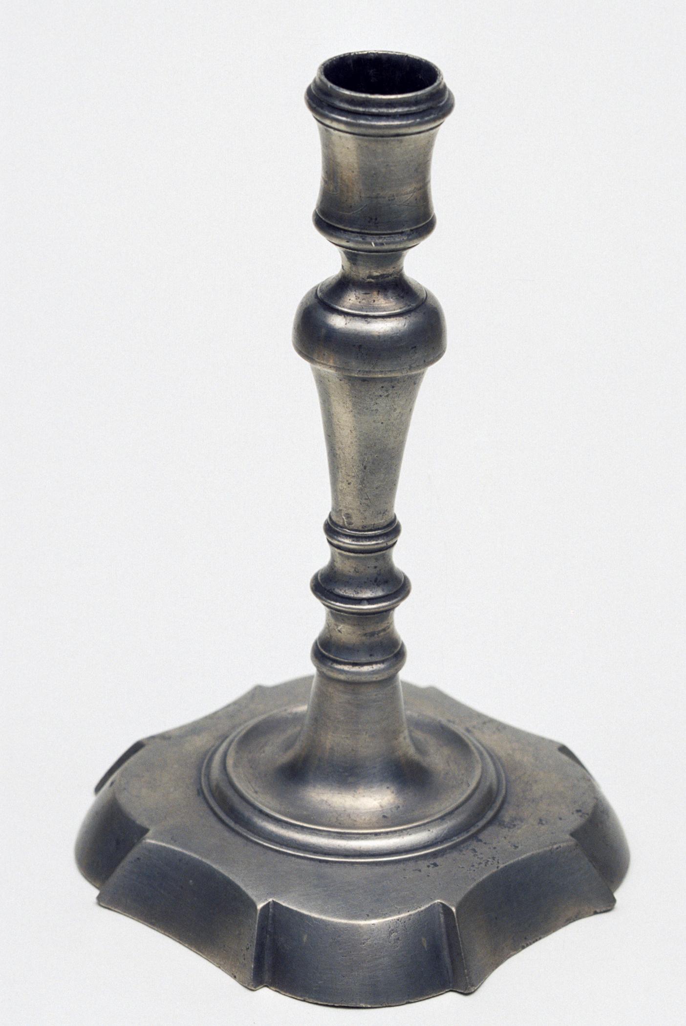 1956.0038.150 Pewter candlestick